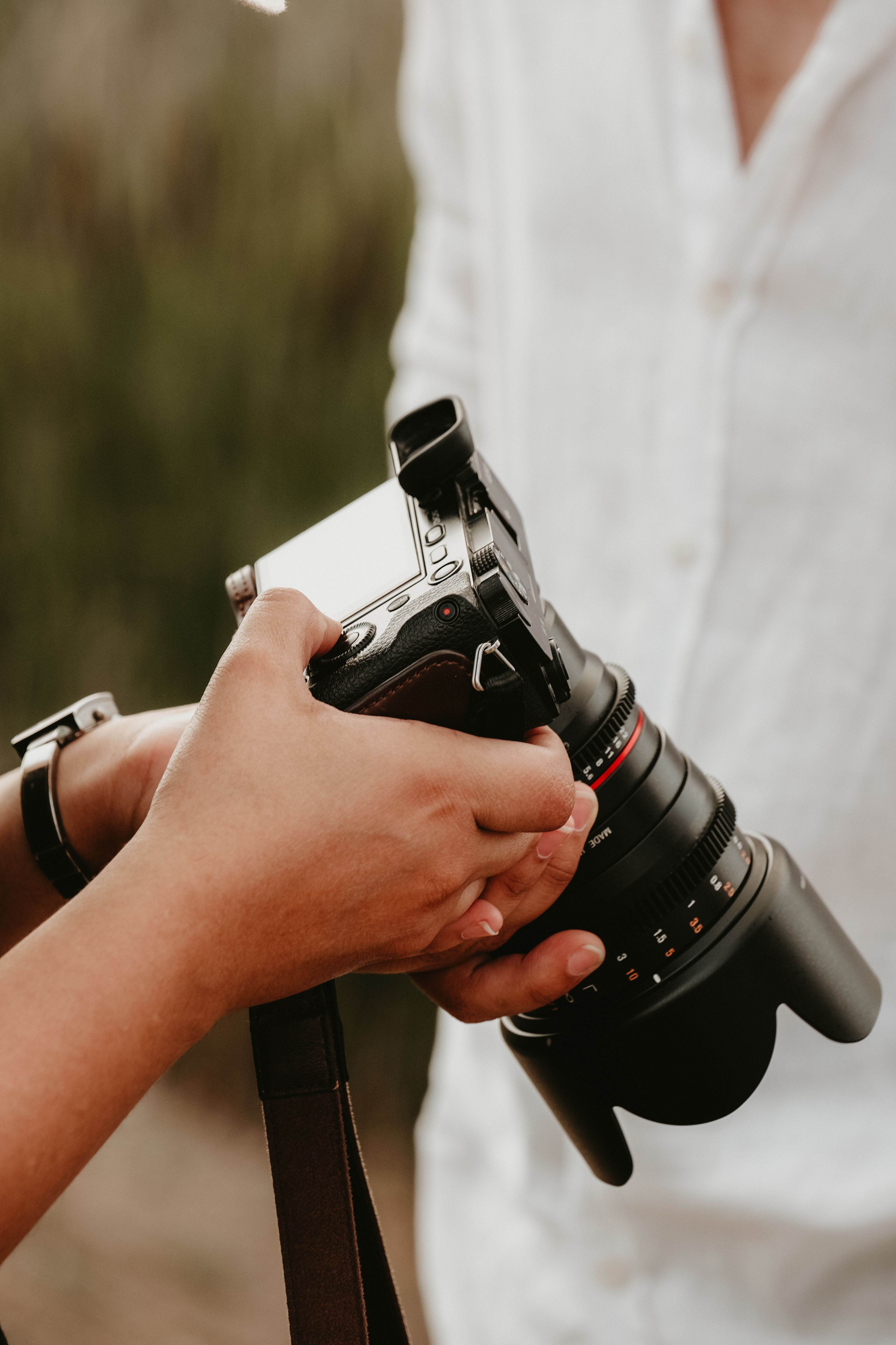 hands holding a camera